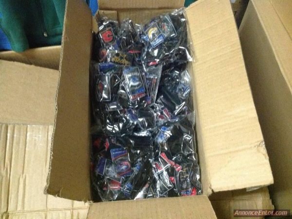 lot 150 Boxes of 900 Items NHL Hockey, 25¢ to 35¢ch Promotional Lots Lots de surplus 1aabc