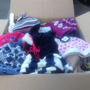lot 1500 mittens gloves, tuques, matching new scarves Autumn Winter Clothing Lots de surplus Batch2