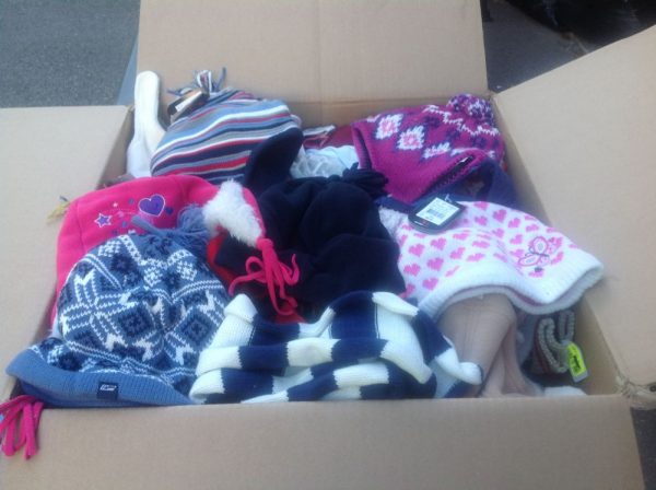 lot 1500 mittens gloves, tuques, matching new scarves Autumn Winter Clothing Lots de surplus Batch2