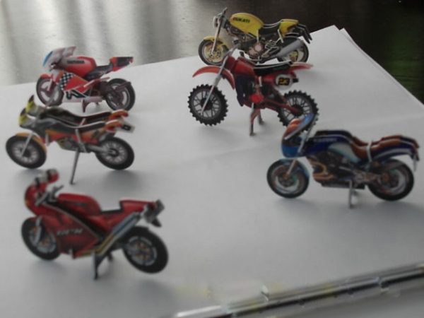 Lot 15000 Mini Casse-Têtes 3d Plastifiés de Motos Articles Enfants Lots de surplus Moto