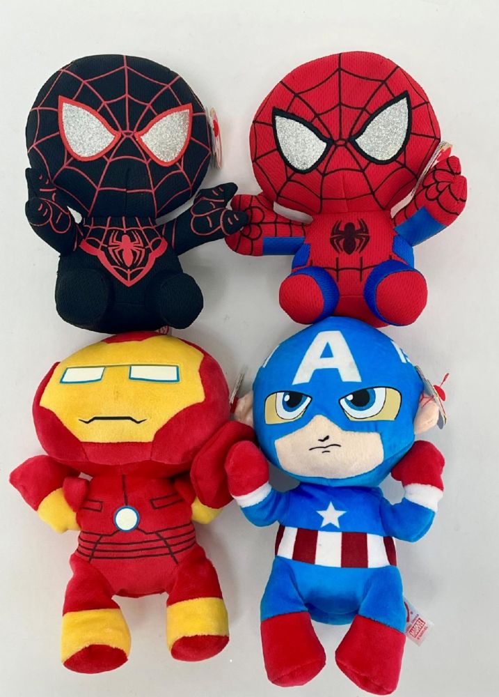 924 Lot 3850 Peluches Super-Héros de 6 po